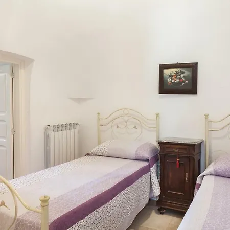 Trullo Bianco Locorotondo