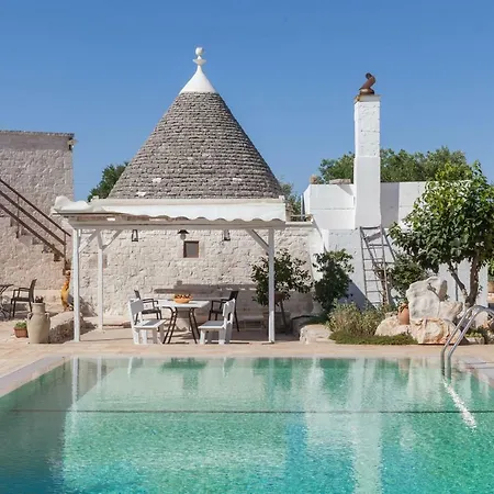 Trullo Bianco * לוקורוטונדו